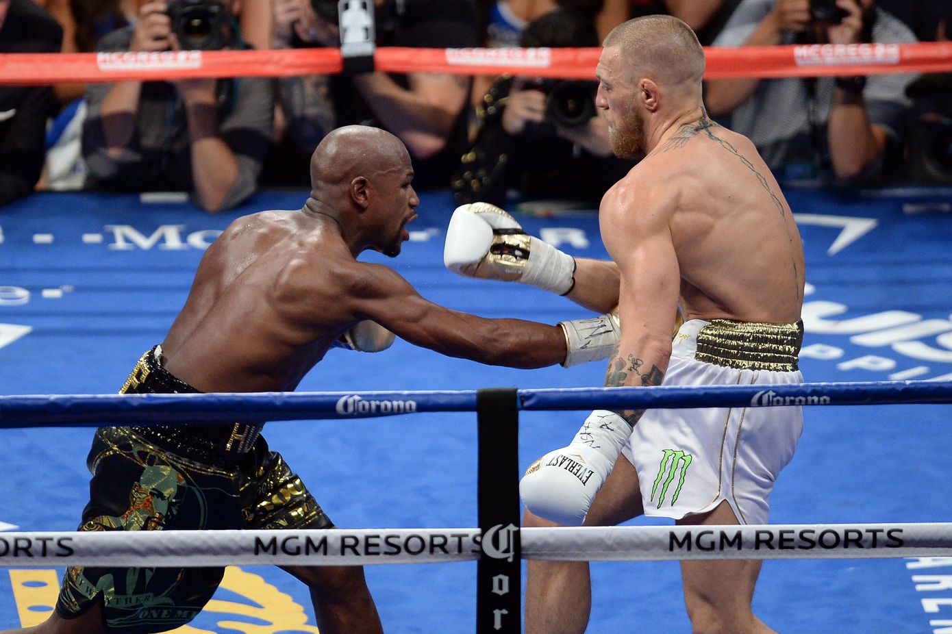 PHOTOS: Best Moments From The Mayweather Vs. McGregor Fight ...